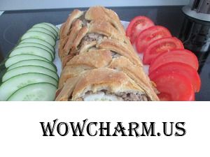 Мясной рулет в шубке из слоеного теста