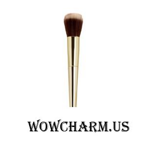 Avon / Кисть для нанесения тонального крема и румян