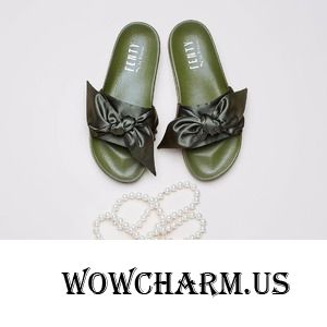 Шлепанцы, созданные Рианной, стали сенсацией
