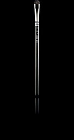 кисть MAC Cosmetics