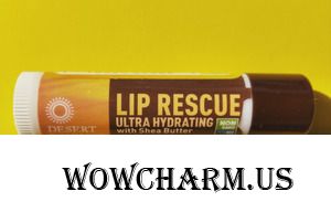 Увлажняющий бальзам для губ от Desert essence Lip rescue.