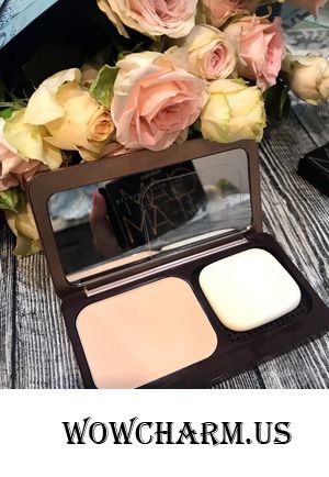 Натуральный естественный макияж с пудрой Wet & Dry Perfect Me и палеткой теней Glam Team Faberlic