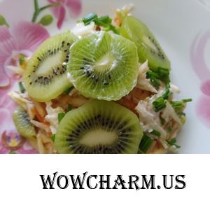Нежный салат с курицей и киви